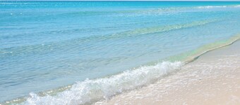 Luxury 4BR/3.5BA Coastal Retreat w/Pool --1 Block to Beach -- Sleeps 15 Guests!