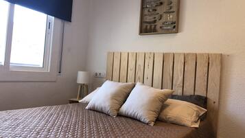 2 Schlafzimmer, Bügeleisen/Bügelbrett