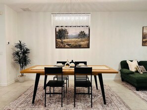 Dining - Modern Escape near Disney World (Haines City)