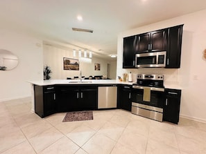 Private kitchen - Modern Escape near Disney World (Haines City)