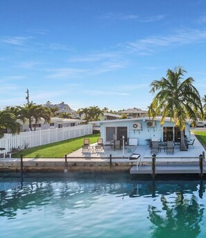 Unclassified image, 2 of 24, button