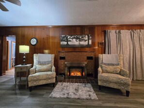 Unclassified image, 4 of 20, button - Country Retreat (Charlotte)