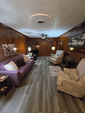 Unclassified image, 2 of 20, button - Country Retreat (Charlotte)