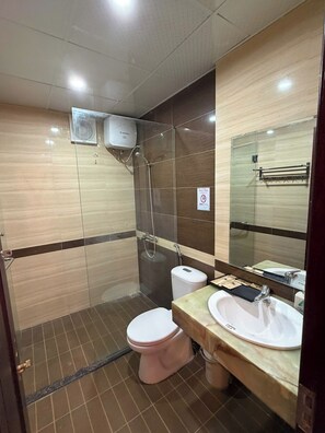 Luxury Double Room | Bathroom | Shower, hair dryer, soap, shampoo - A Hotel (Da Nang)