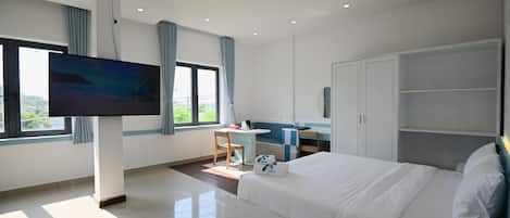 Family Quadruple Room | Desk, free WiFi