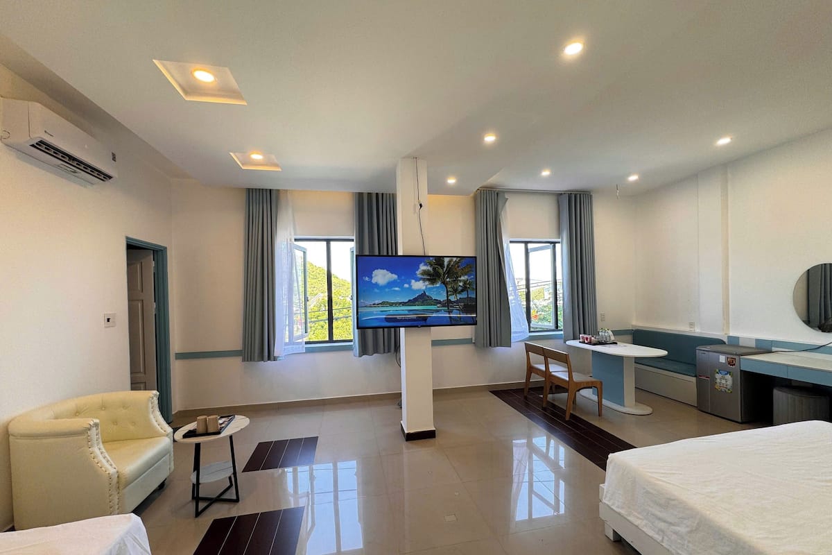 Family Quadruple Room | Desk, free WiFi