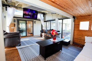 Interior - Elegant home with private covered patio and very close to the airport. (SeaTac)