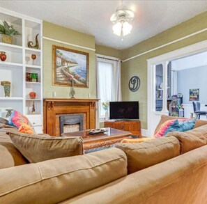 Unclassified image, 4 of 21, button - Walk to Downtown: Historic Home in Mobile (Mobile)