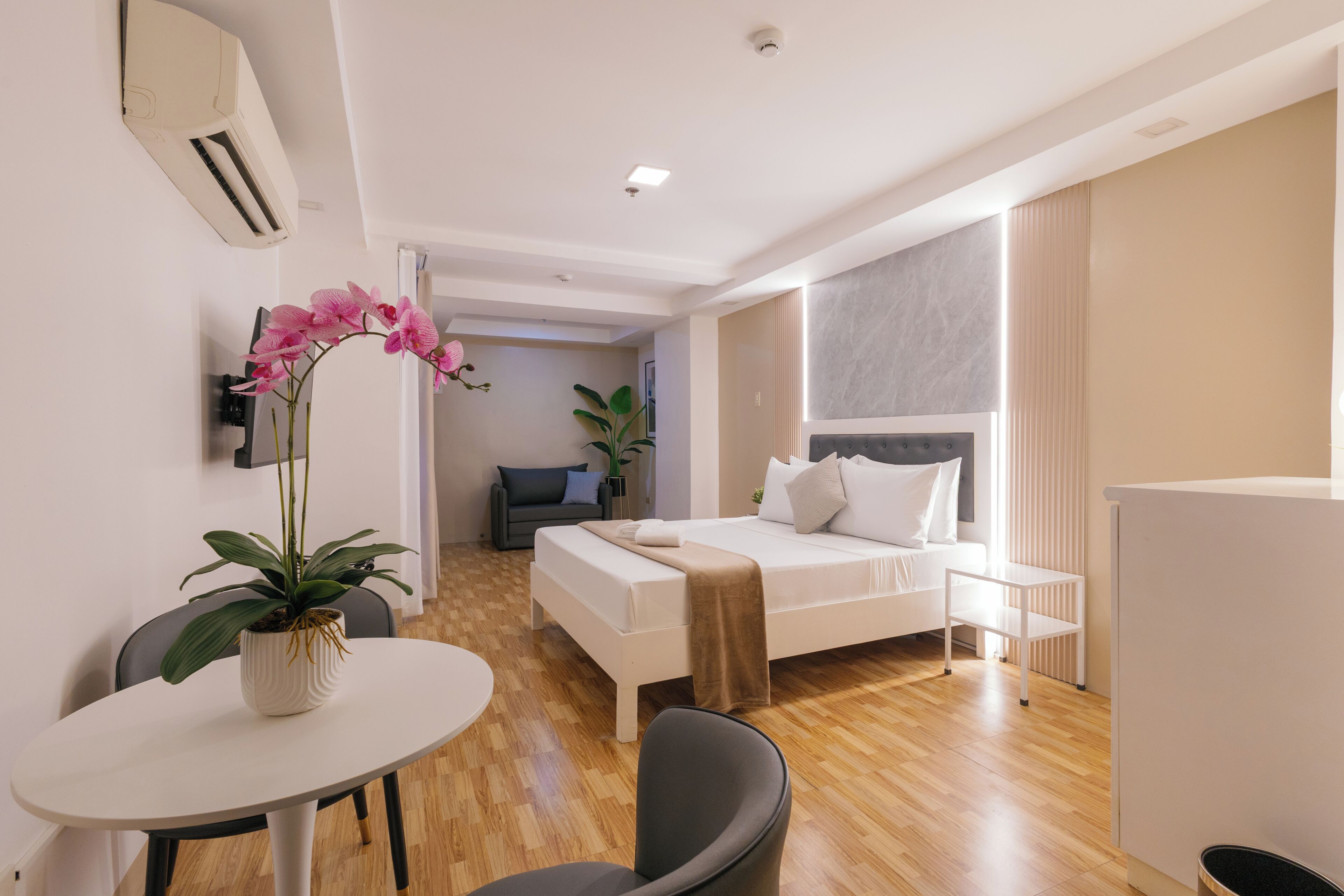 Deluxe Double Room | Desk, laptop workspace, free WiFi