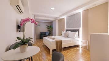 Deluxe Double Room | Desk, laptop workspace, free WiFi