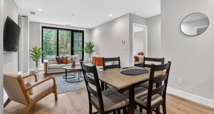 Renovated 3 bedroom condo, pool, boat slip, gym, steam room on Mara Lake