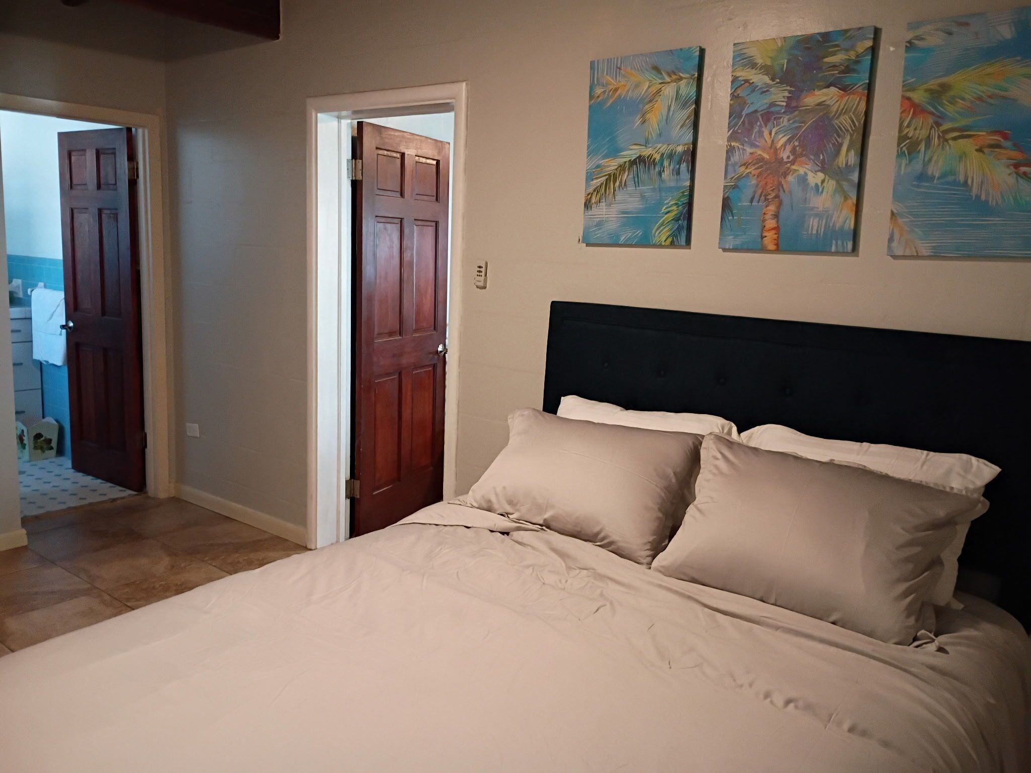 2 chambres, fer et planche à repasser, Wi-Fi, draps fournis