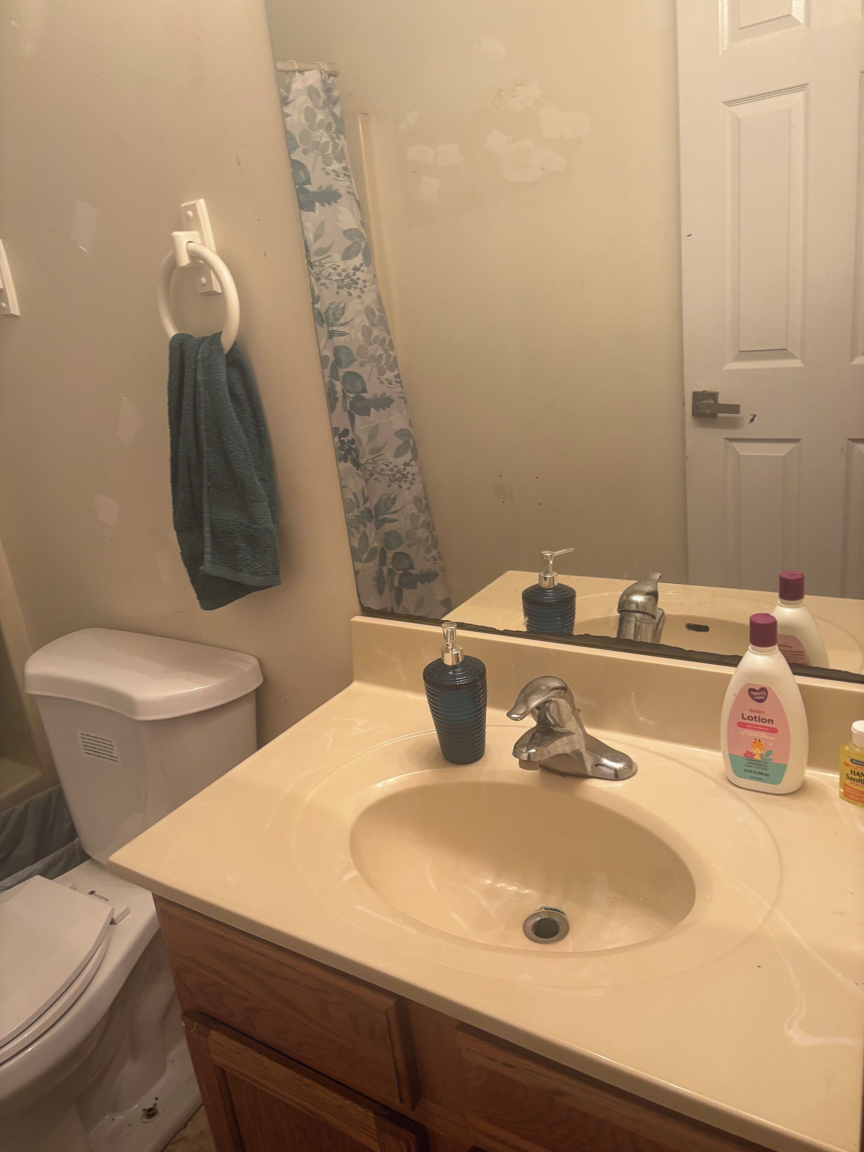 Hårtork, handdukar, tvål och toalettpapper