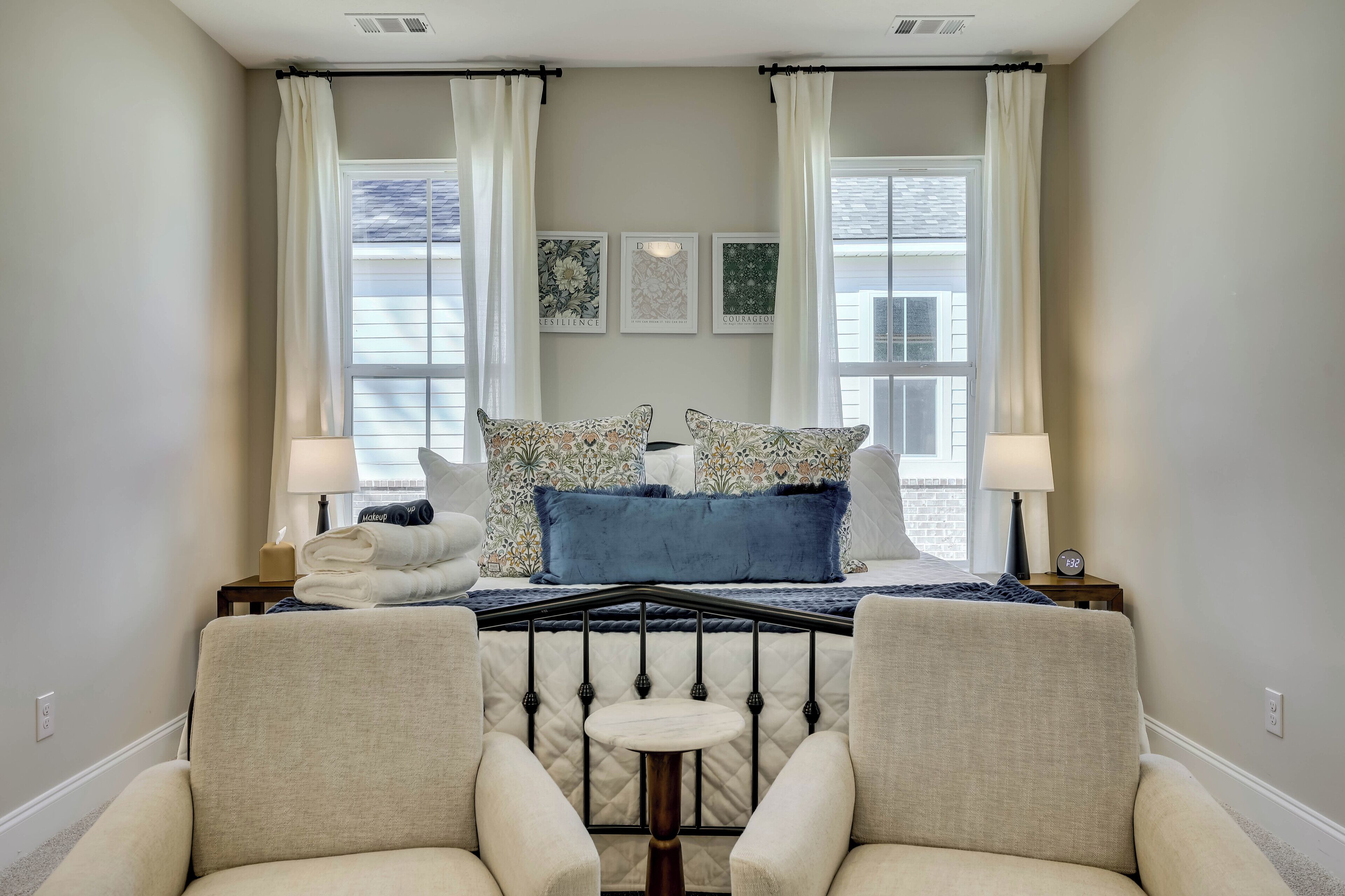 3 soverom, skrivebord, strykejern/-brett og wi-fi (inkludert)