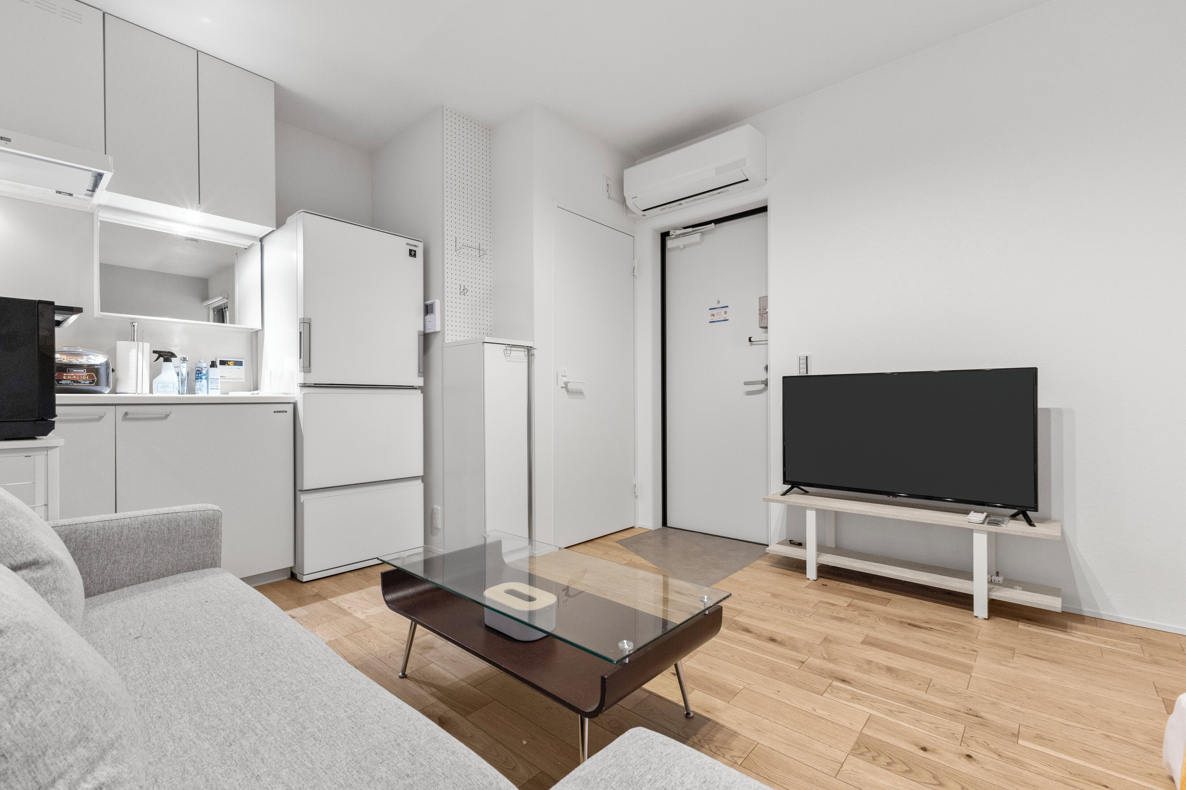 Classic Apartment, 1 Bedroom, Non Smoking, Lanai (204) | Living area