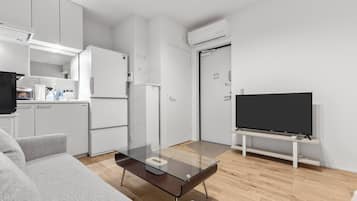 Classic Apartment, 1 Bedroom, Non Smoking, Lanai (204) | Living area