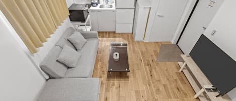 Classic Apartment, 1 Bedroom, Non Smoking, Lanai (204) | Living area