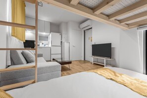 Blackout curtains, iron/ironing board, free WiFi - Nishi-Shinjuku Apartment (Tokyo)