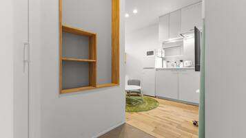 Classic Apartment, 1 Bedroom, Non Smoking | Private kitchen