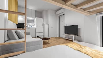 Classic Apartment, 1 Bedroom, Non Smoking, Lanai (204) | Blackout drapes, iron/ironing board, free WiFi