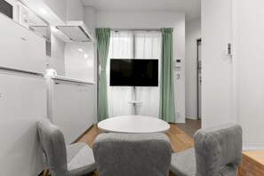 Interior - Nishi-Shinjuku Apartment (Tokyo)