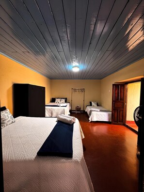 8 bedrooms, iron/ironing board, WiFi, bed sheets - Casa luna ofrece una estadía como estar en casa sin preocuparte de nada (Antigua Guatemala)