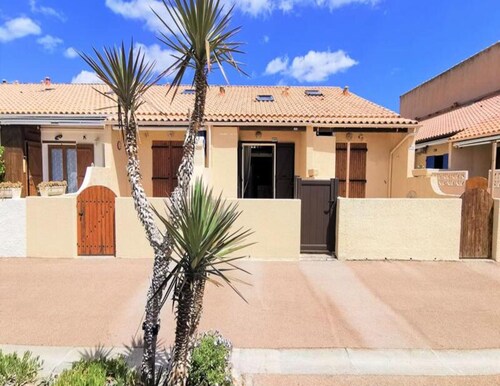 Houses & Villas for 6 People