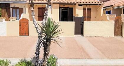 Houses & Villas for 6 People