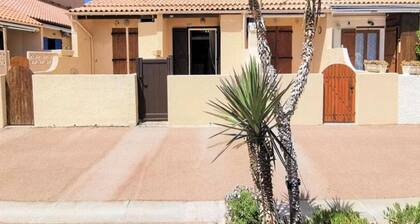 Houses & Villas for 6 People