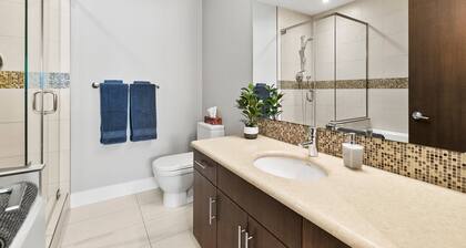 Pool View, West Lakeview 5th Floor condo with boat slip, gym and steam room