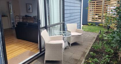 Sailrock Studio, Mangawhai Heads, short stroll to estuary, shops, cafes/bars