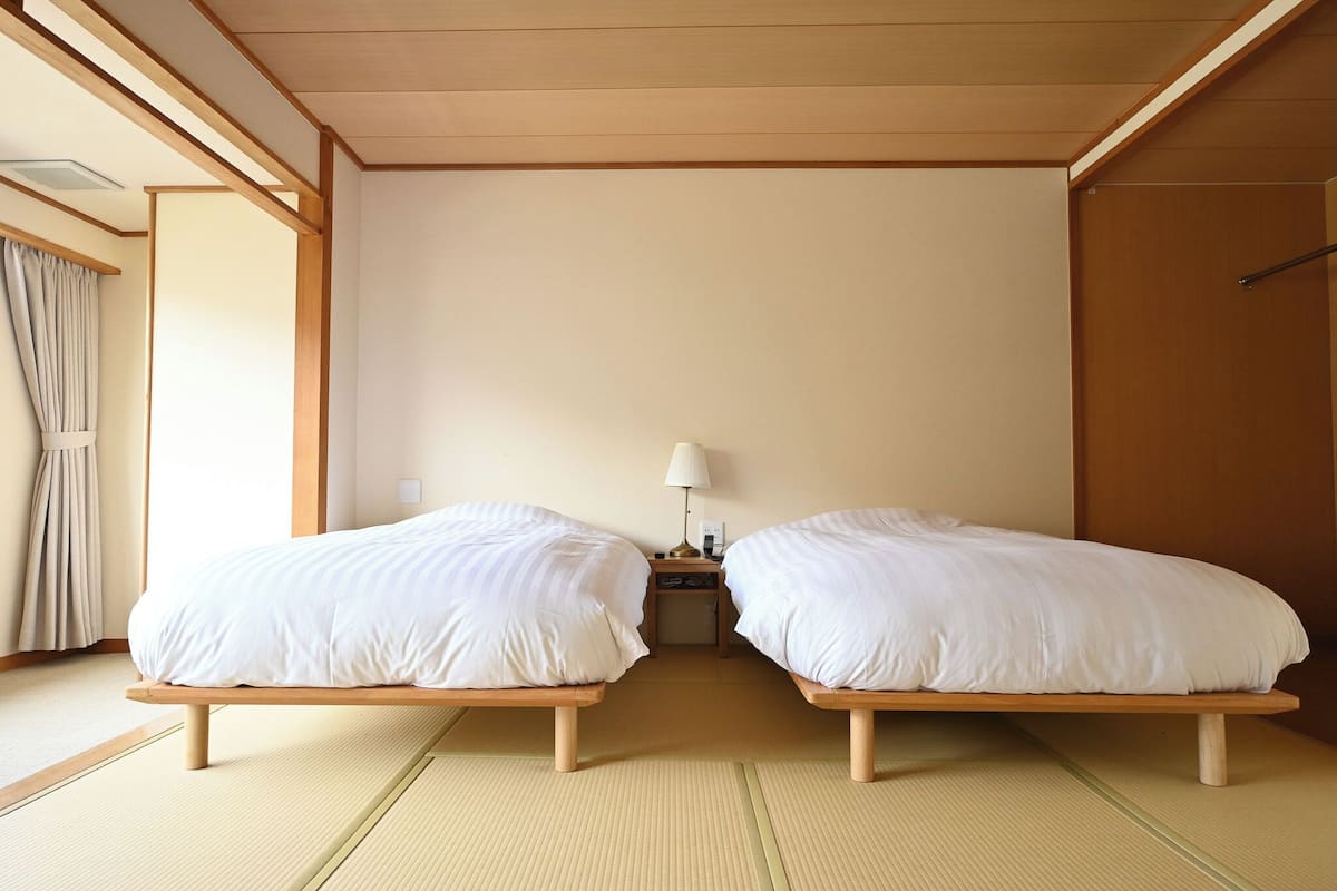 Deluxe Room, Mountain View | In-room safe, free WiFi