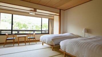 Deluxe Room, Mountain View | In-room safe, free WiFi
