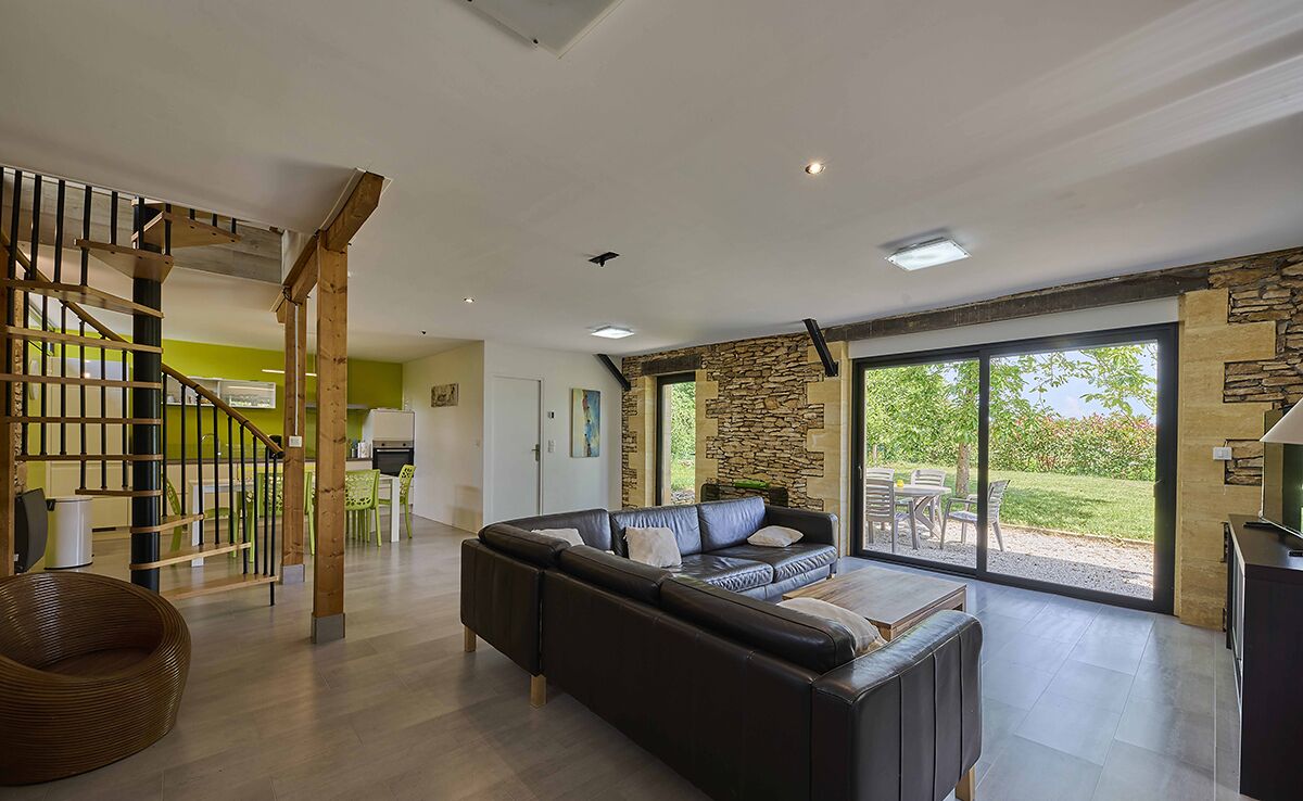 TV, DVD player, table tennis, books