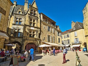 Outdoor dining - Domaine de Beaugarry, 4-star gite near Sarlat (Saint-Geniès)