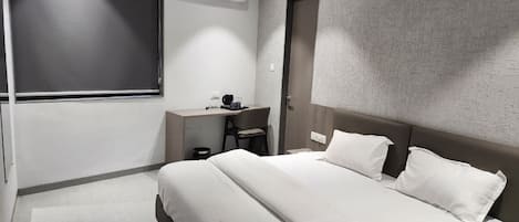 Deluxe Room | In-room safe, desk, laptop workspace, free WiFi