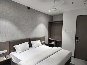 Chambre Deluxe | Coffre-fort, bureau, espace de travail pour ordinateurs portables