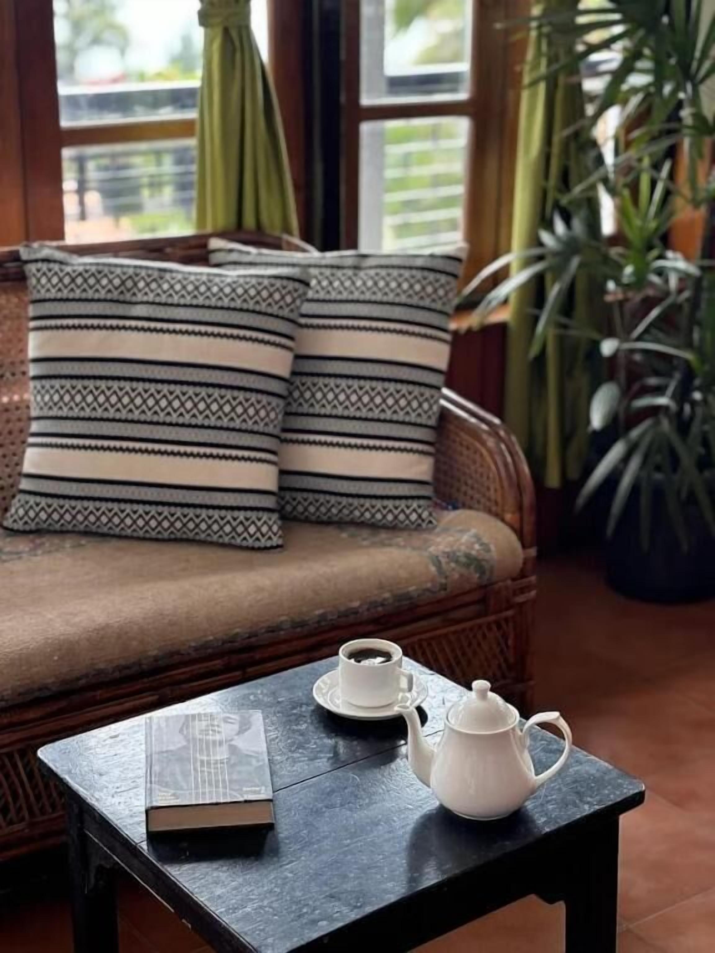 ห้องสแตนดาร์ดดับเบิล, เตียงควีนไซส์ 1 เตียง, ระเบียง, วิวหุบเขา | บริเวณ  นั่งเล่น