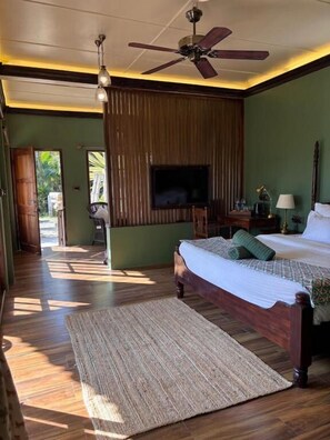 Premium Suite, 1 King Bed, Smoking, Balcony | Free WiFi, bed sheets