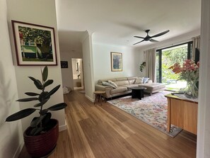 Unclassified image, 4 of 27, button - Peaceful Tropical Oasis in Central Coolum Beach - Dog Friendly! (Coolum Beach)