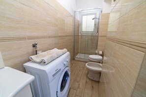 Shower - Appartamenti Procchio - Onda (Marciana)