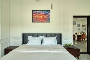 4 bedrooms, iron/ironing board, WiFi, bed sheets