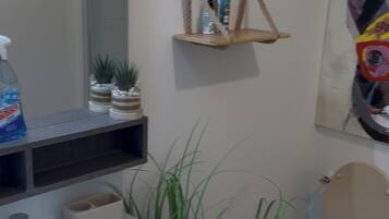 Hårtørrer, håndklæder, Sæbe, Toiletpapir