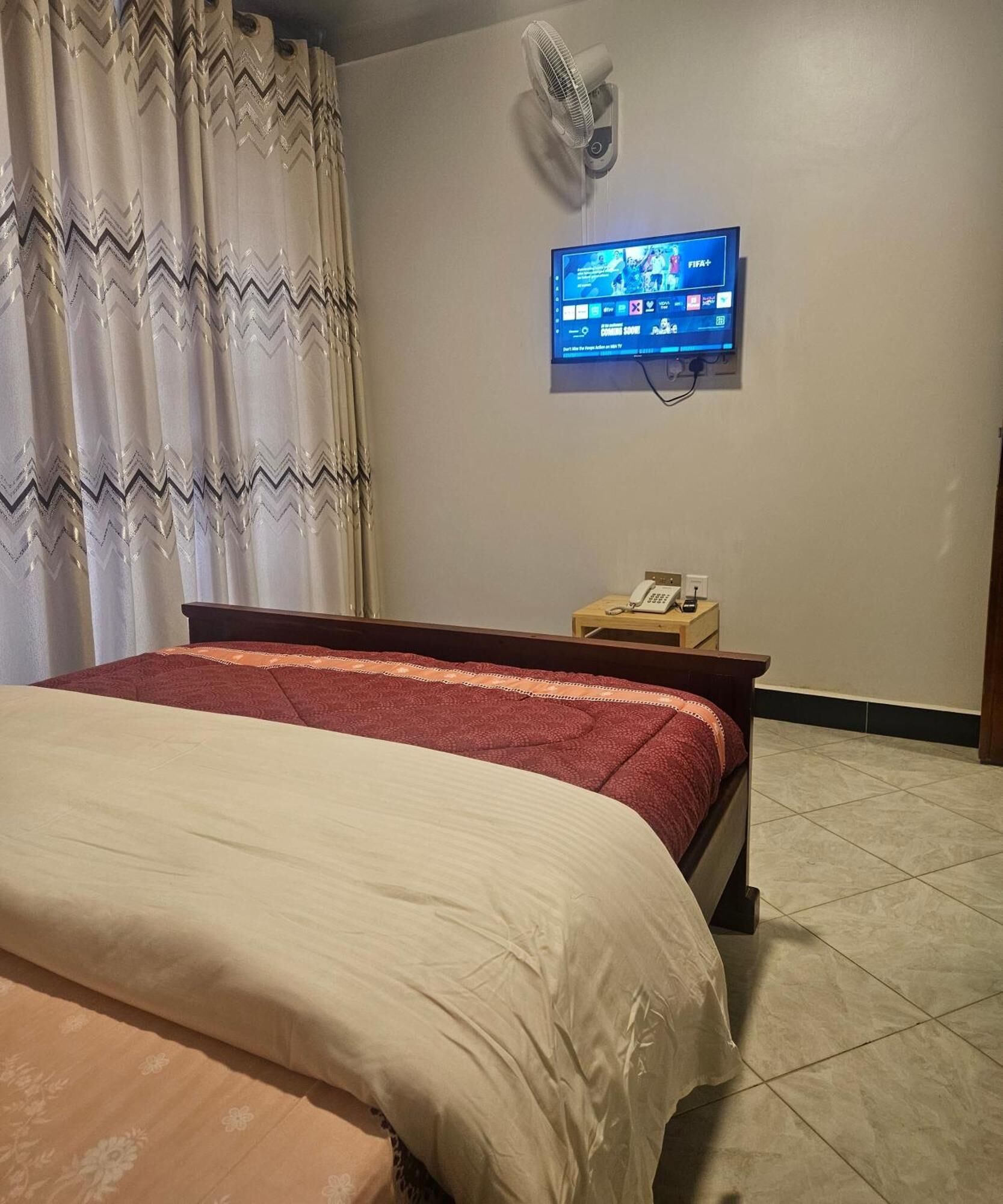 Escritorio y espacio para trabajar con laptop 