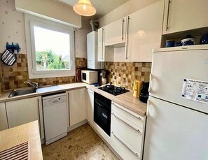 Fridge, microwave, oven, dishwasher - 3 Rooms for 4 People (Quiberon)