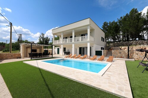 Krusevo Pool Villa For 10