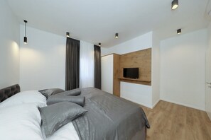 5 habitaciones y tabla de planchar con plancha 