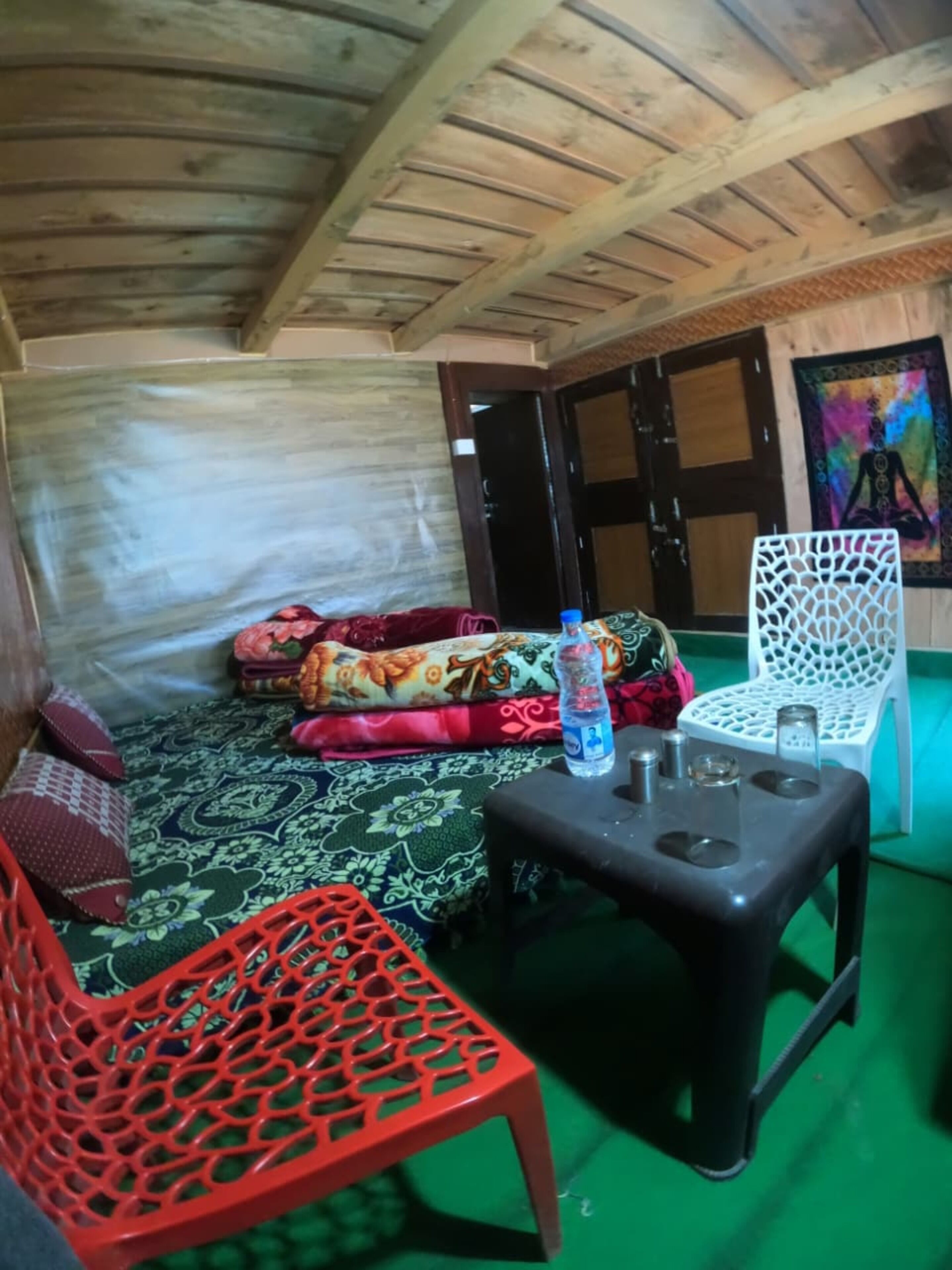 Quarto casal | Escrivaninha, camas extras/dobráveis (sobretaxa), roupa de cama