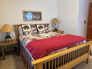 3 habitaciones, tabla de planchar con plancha, wifi y ropa de cama 