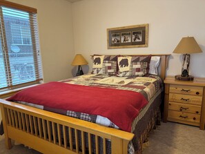 3 chambres, fer et planche à repasser, Wi-Fi, draps fournis